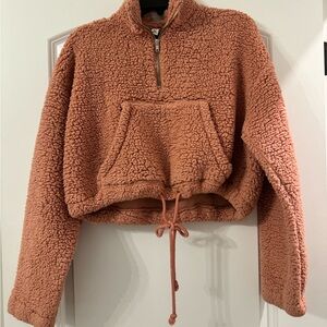 Cozy Sherpa Pullover in Rust. Size M. Great condition.Like new. Smoke $ pet free